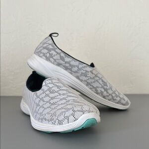 White and Blue Slip-On Vionic Sneakers with Textured Fabric nearly new